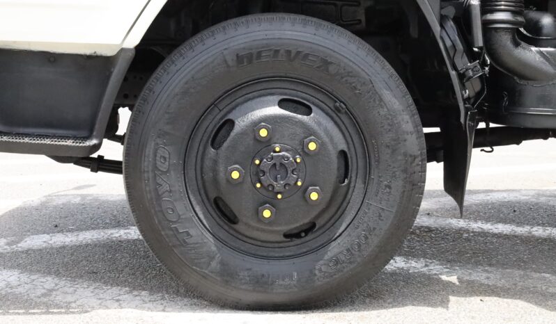 
								Toyota Dyna 4WD full									