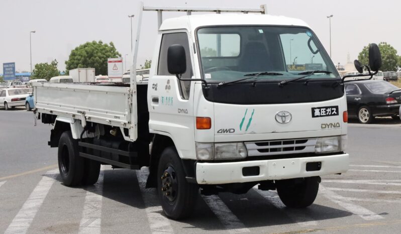 
								Toyota Dyna 4WD full									