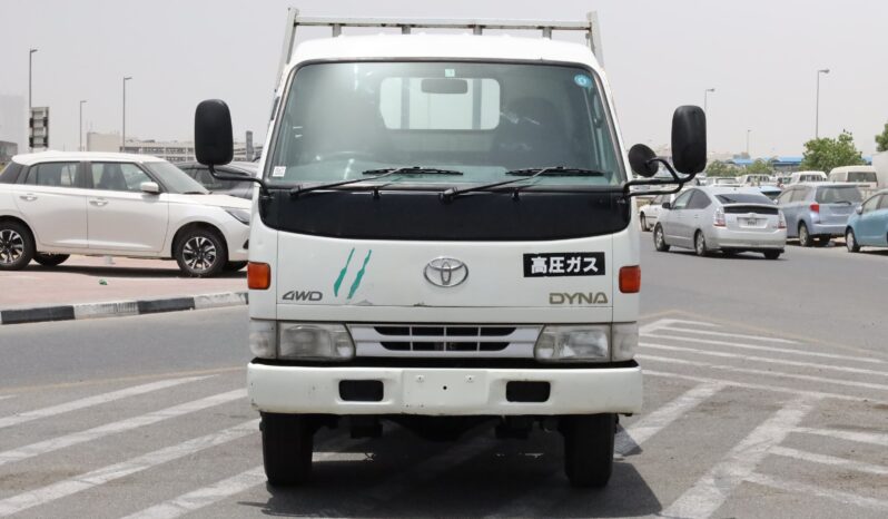 
								Toyota Dyna 4WD full									