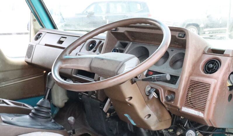 
								Toyota Dyna 200 full									
