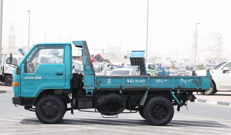 
								Toyota Dyna 200 full									