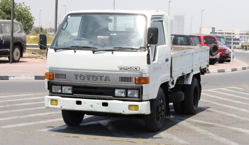 
								Toyota Toyoace full									
