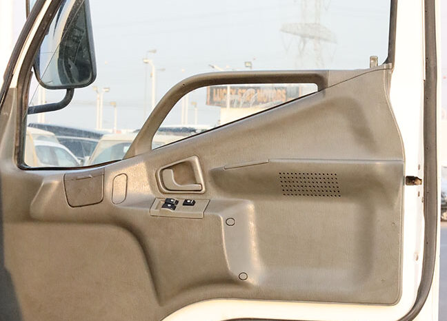 
								MITSUBISHI CANTER PICKUP (TRUCK) full									