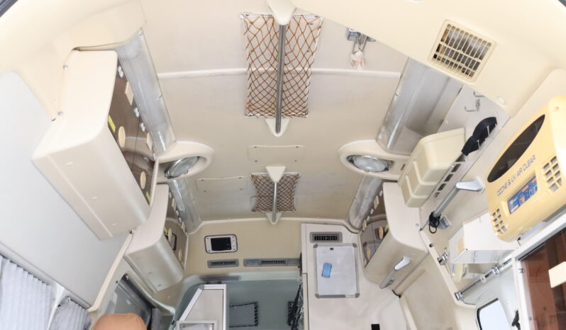 
								TOYOTA HIACE AMBULANCE full									