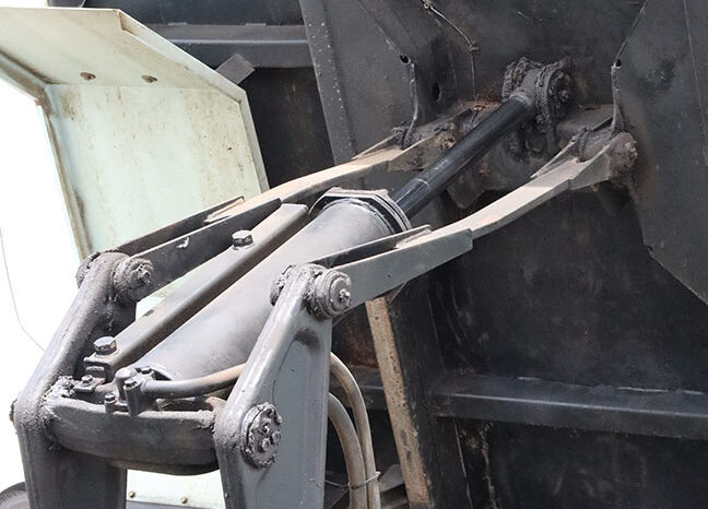 
								MITSUBISHI FUSO DUMPER full									