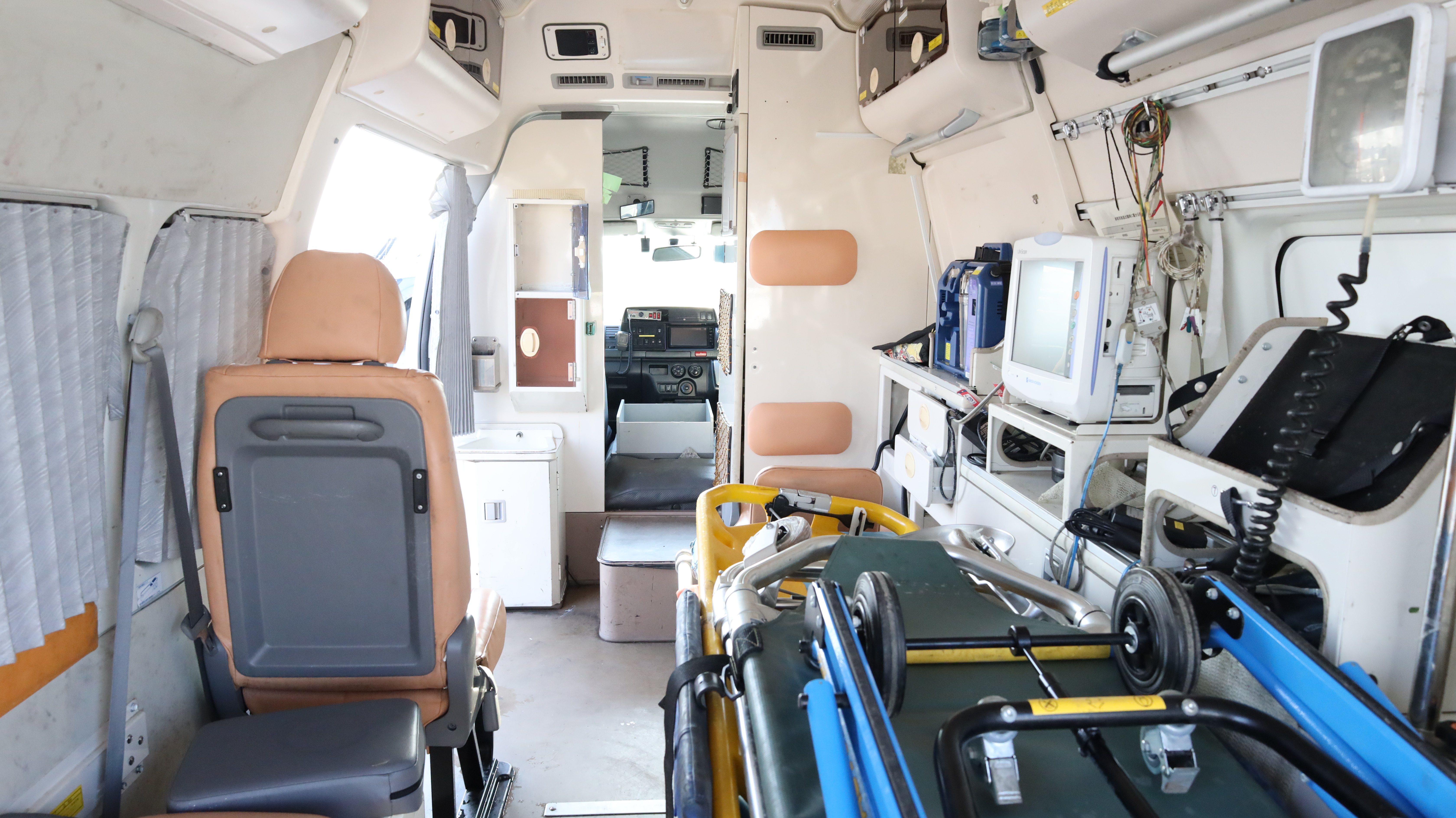 TOYOTA HIACE AMBULANCE