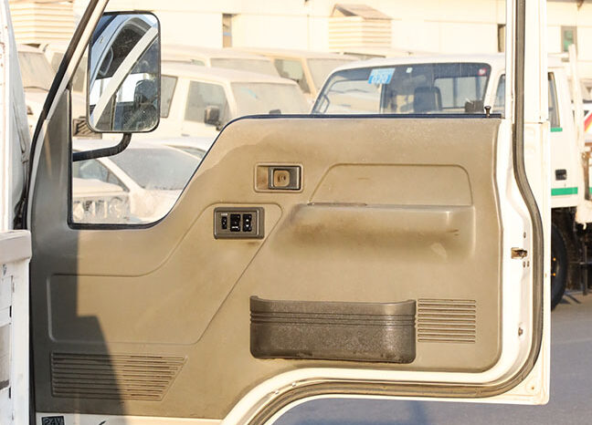 
								MITSUBISHI CANTER PICKUP (TRUCK) full									