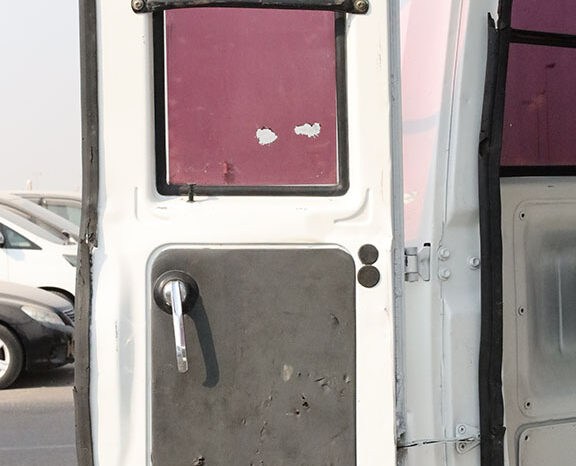 
								TOYOTA DYNA VAN full									