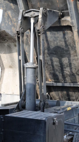 
										MITSUBISHI FUSO (DUMPER) full									