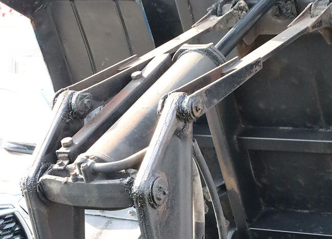 
								ISUZU FORWARD DUMPER full									