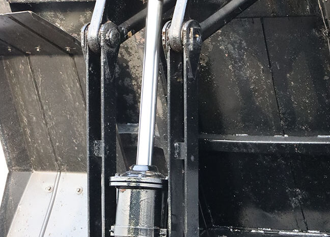 
								MITSUBISHI FUSO (DUMPER) full									