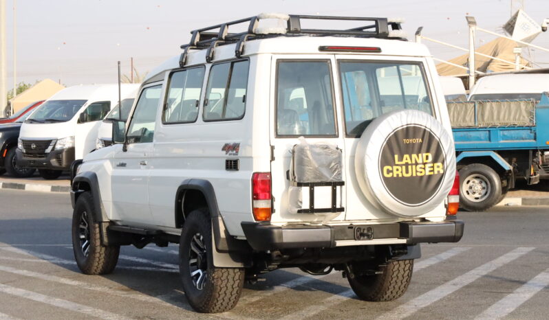 
								TOYOTA LAND CRUISER full									