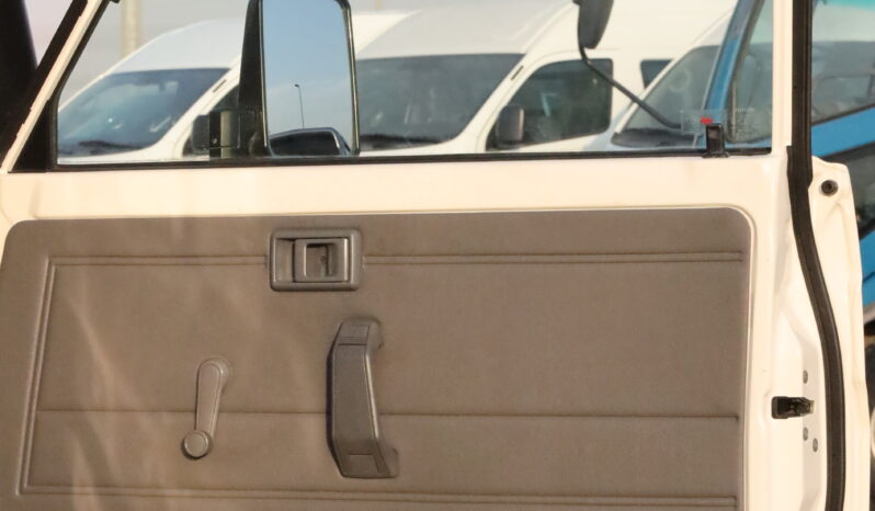 
								TOYOTA LAND CRUISER full									