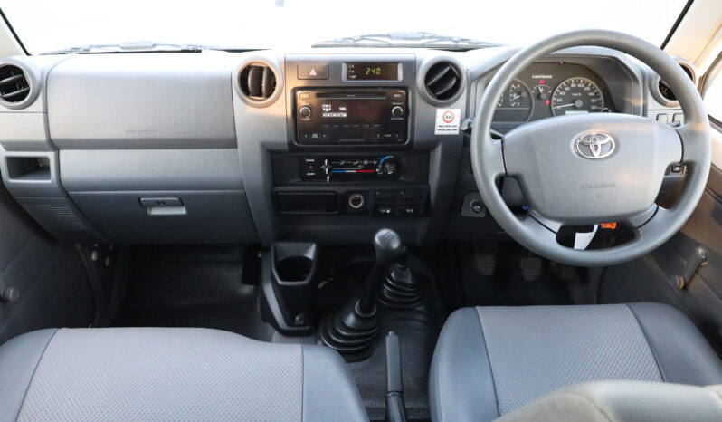 
								TOYOTA LAND CRUISER full									