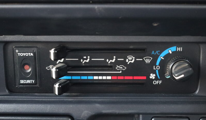 
								TOYOTA LAND CRUISER full									