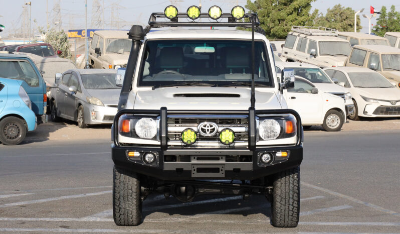 
								TOYOTA LAND CRUISER full									