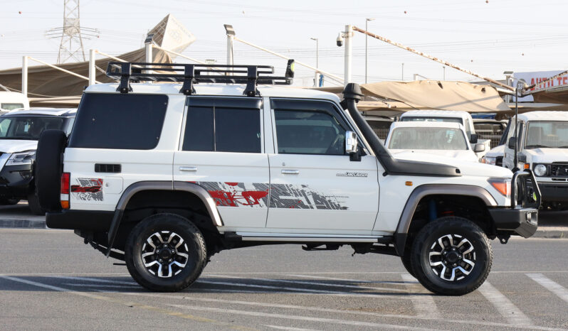 
								TOYOTA LAND CRUISER full									