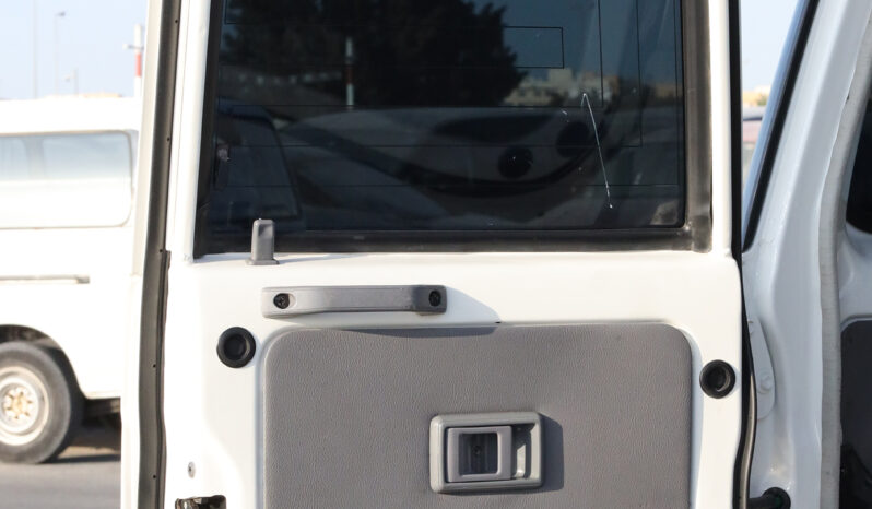 
								TOYOTA LAND CRUISER full									