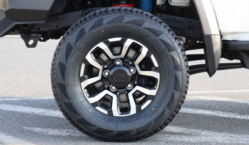 
								TOYOTA LAND CRUISER full									