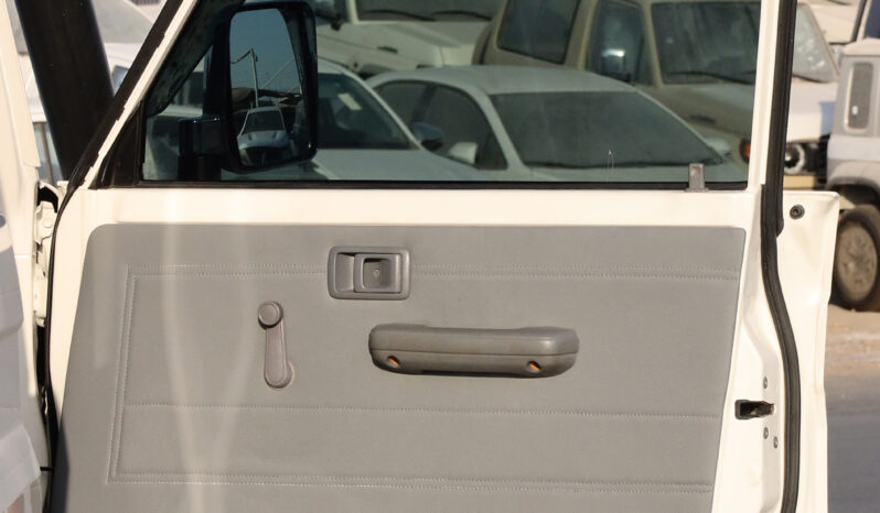 
								TOYOTA LAND CRUISER full									
