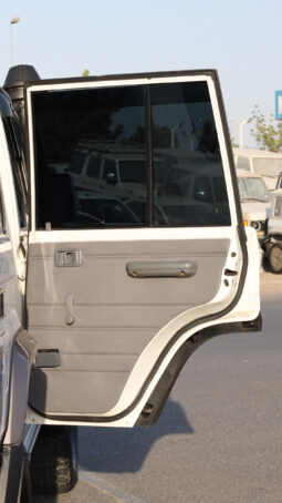 
										TOYOTA LAND CRUISER full									