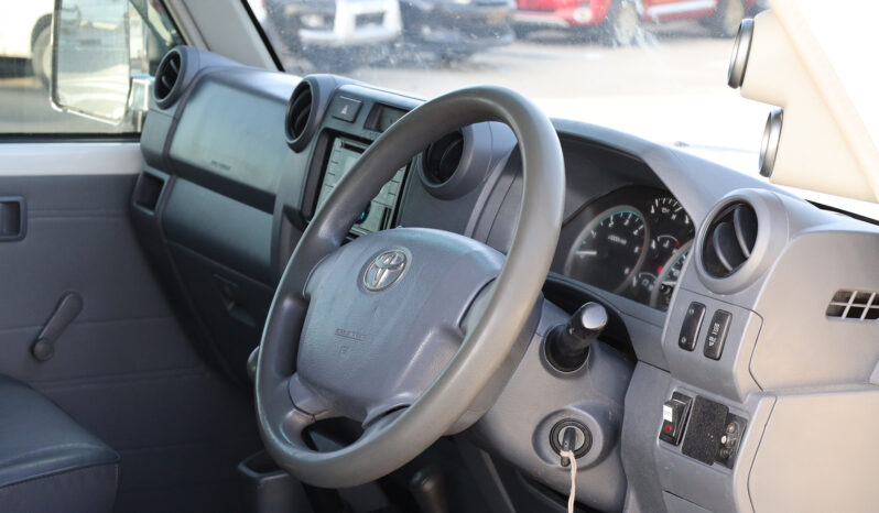 
								TOYOTA LAND CRUISER full									