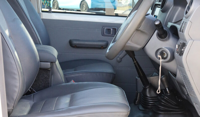 
								TOYOTA LAND CRUISER full									