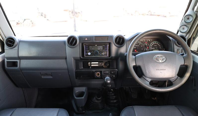 
								TOYOTA LAND CRUISER full									