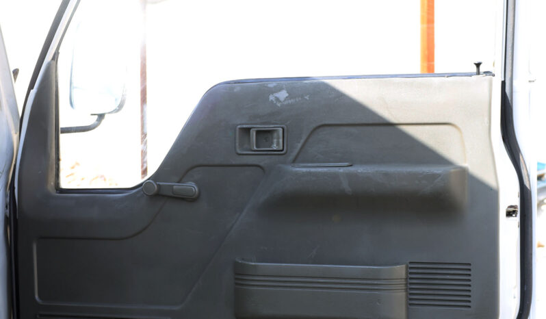 
								MITSUBISHI CANTER (TRUCK) full									
