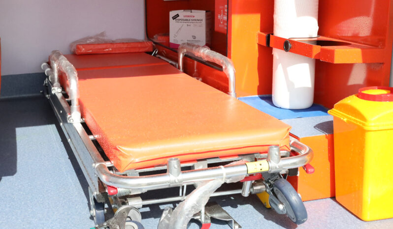 
								TOYOTA LAND CRUISER (AMBULANCE) full									