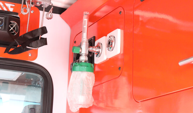 
								TOYOTA LAND CRUISER (AMBULANCE) full									