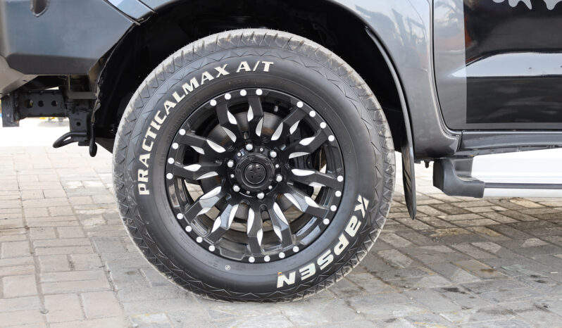 
								TOYOTA HILUX (PICKUP) full									