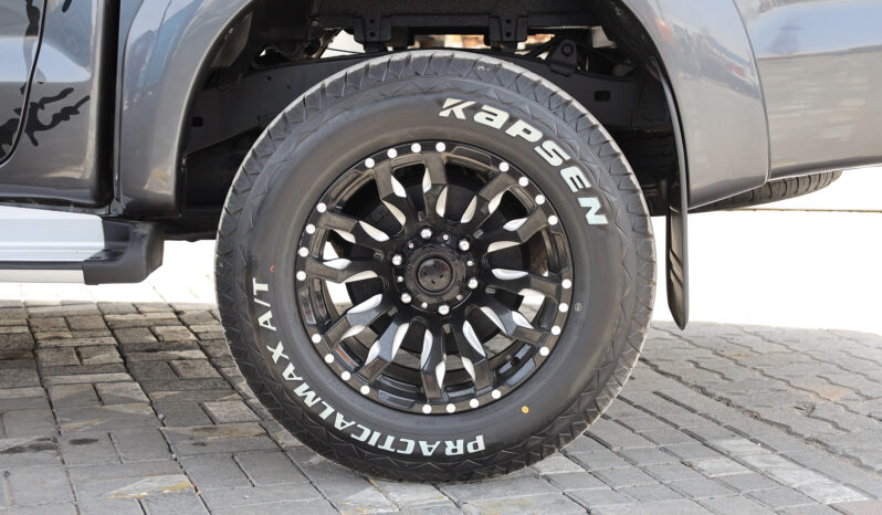 
								TOYOTA HILUX (PICKUP) full									