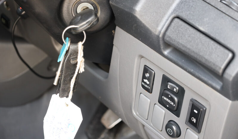 
								TOYOTA HILUX (PICKUP) full									