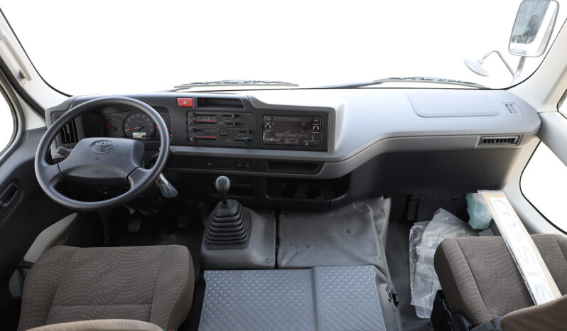 
								TOYOTA COASTER (BUS) full									
