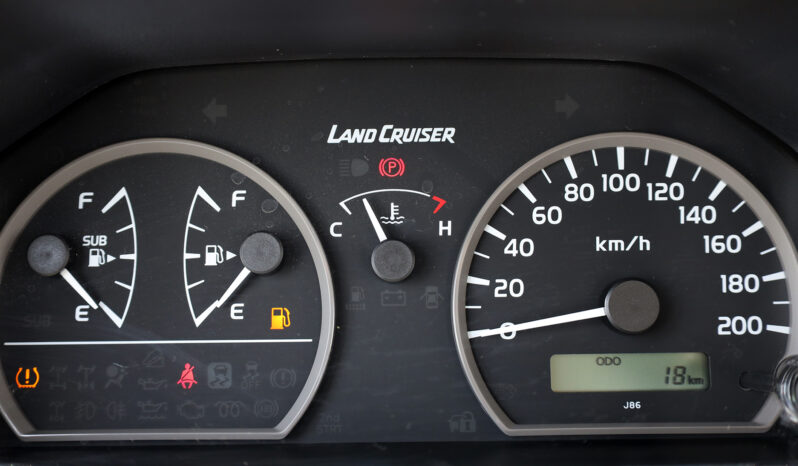 
								TOYOTA LAND CRUISER full									