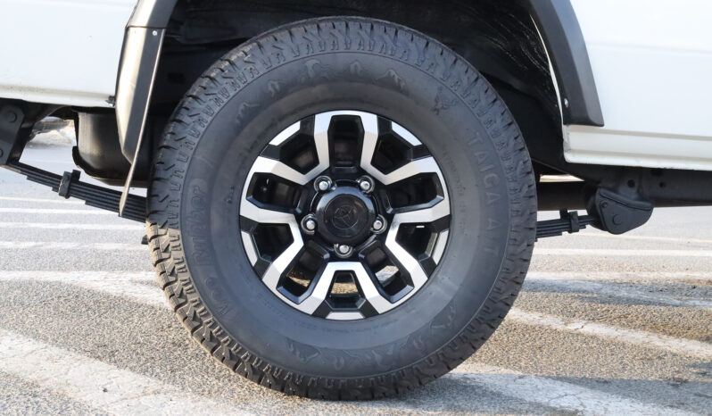 
								TOYOTA LAND CRUISER full									