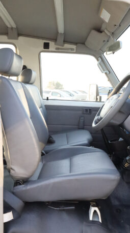 
										TOYOTA LAND CRUISER full									