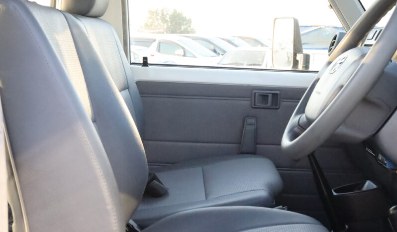 
								TOYOTA LAND CRUISER full									