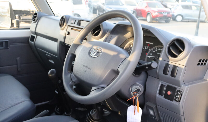 
								TOYOTA LAND CRUISER full									