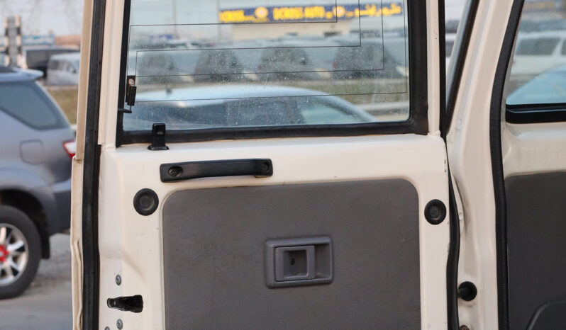 
								TOYOTA LAND CRUISER full									