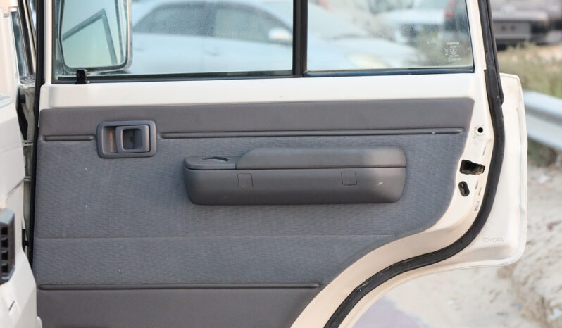 
								TOYOTA LAND CRUISER full									