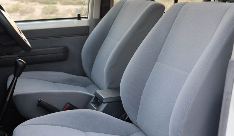 
								TOYOTA LAND CRUISER full									