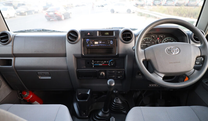 
								TOYOTA LAND CRUISER full									