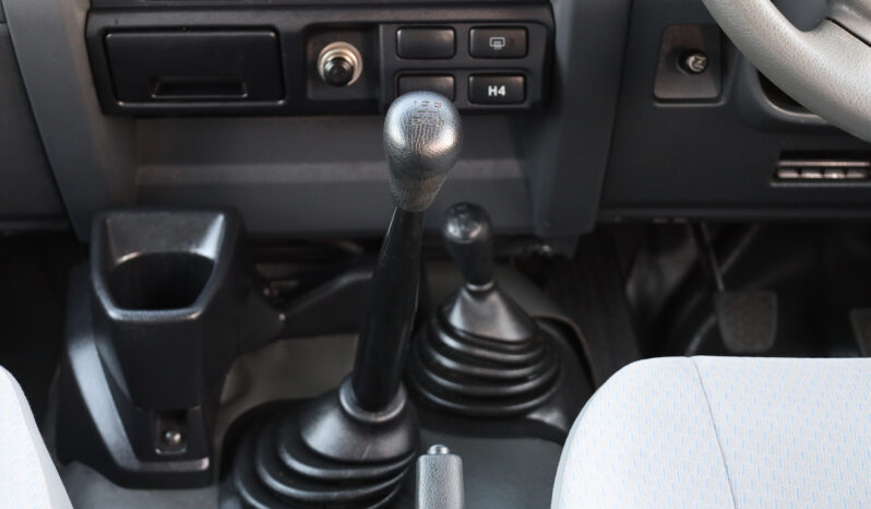 
								TOYOTA LAND CRUISER full									