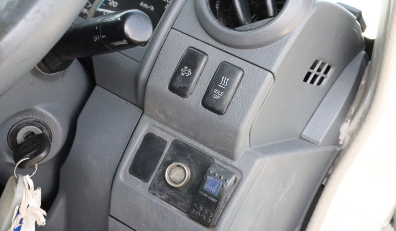 
								TOYOTA LAND CRUISER full									