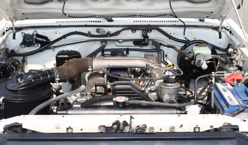 
								TOYOTA LAND CRUISER full									