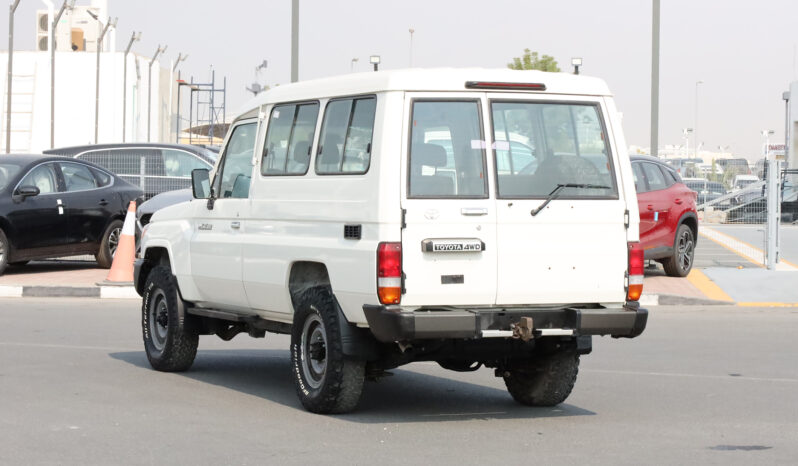 
								TOYOTA LAND CRUISER full									