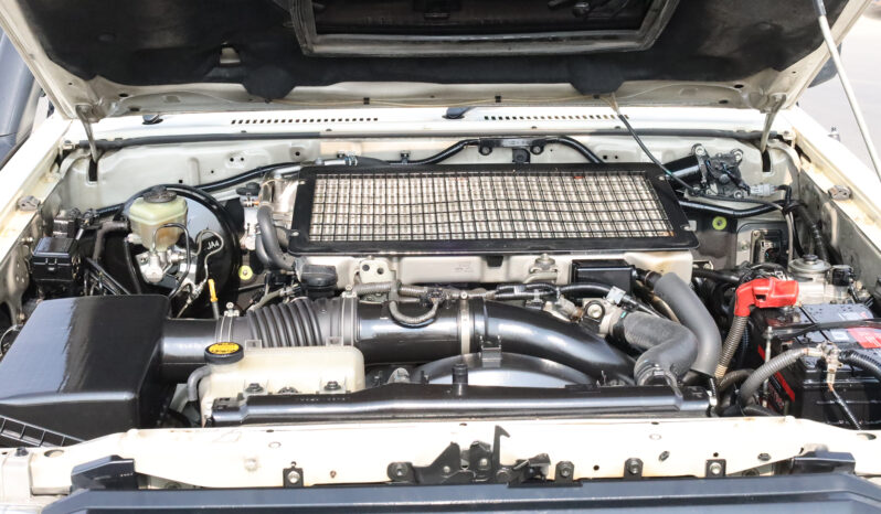 
								TOYOTA LAND CRUISER full									