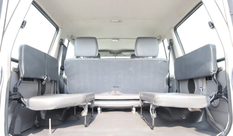 
								TOYOTA LAND CRUISER full									